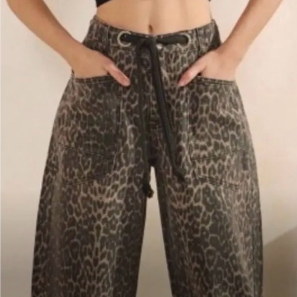 Vervet Barrel Leopard Print Wide-Leg Pants